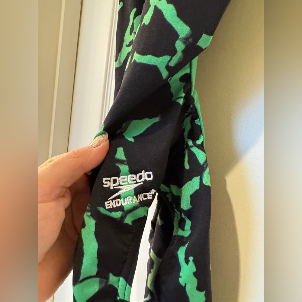 Speedo Endurance  size 2  (28) green and black competitive swimming one piece - Picture 2 of 8